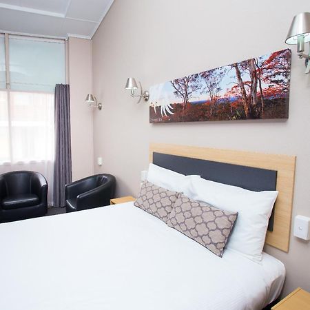 Downs Motel Тувумба Екстер'єр фото
