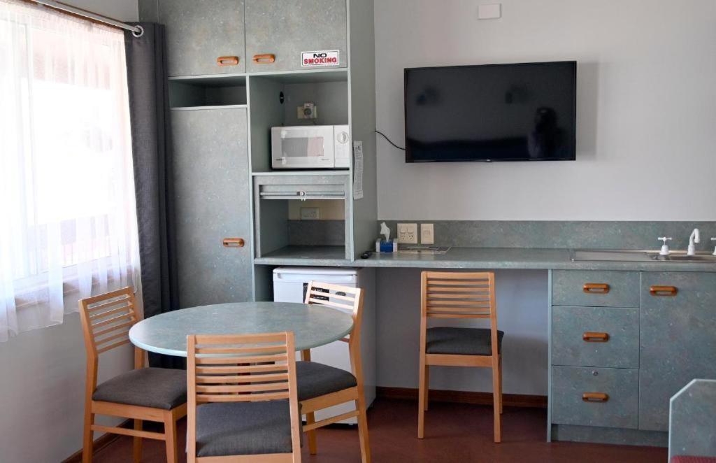 Downs Motel Тувумба Екстер'єр фото