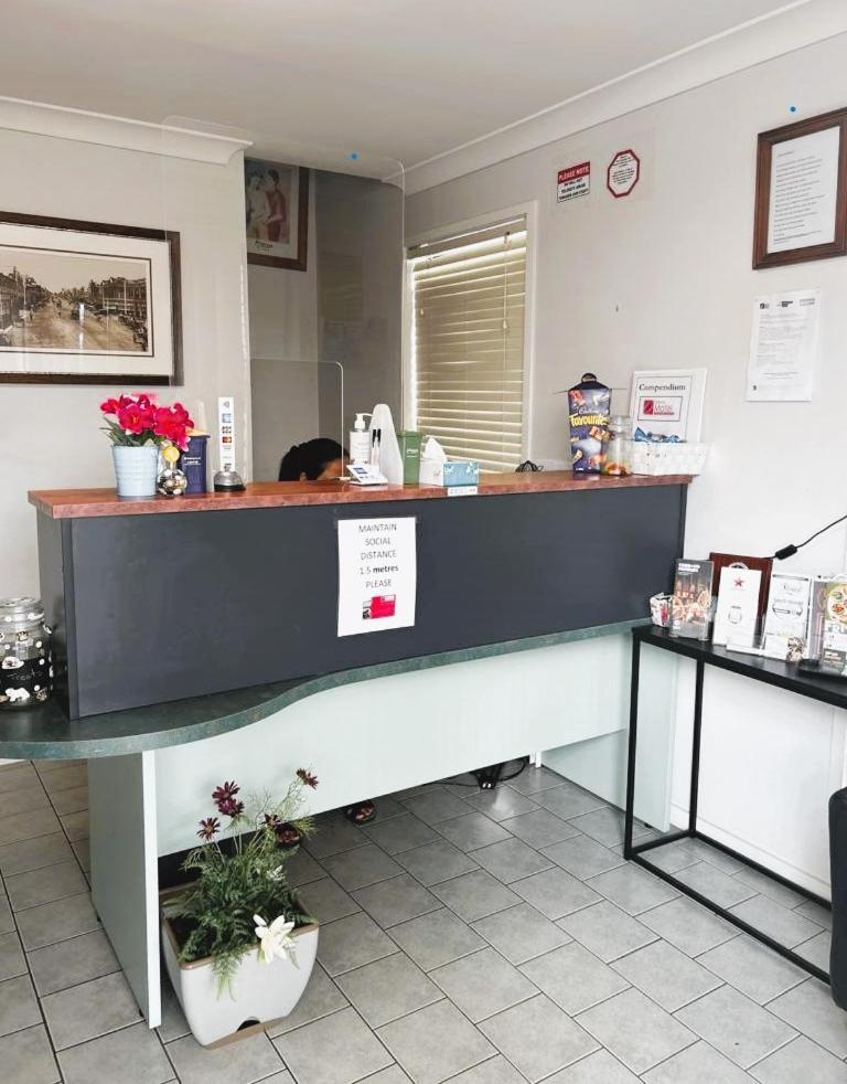 Downs Motel Тувумба Екстер'єр фото