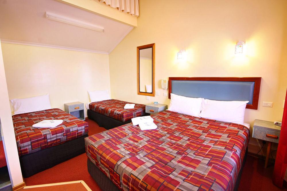 Downs Motel Тувумба Екстер'єр фото