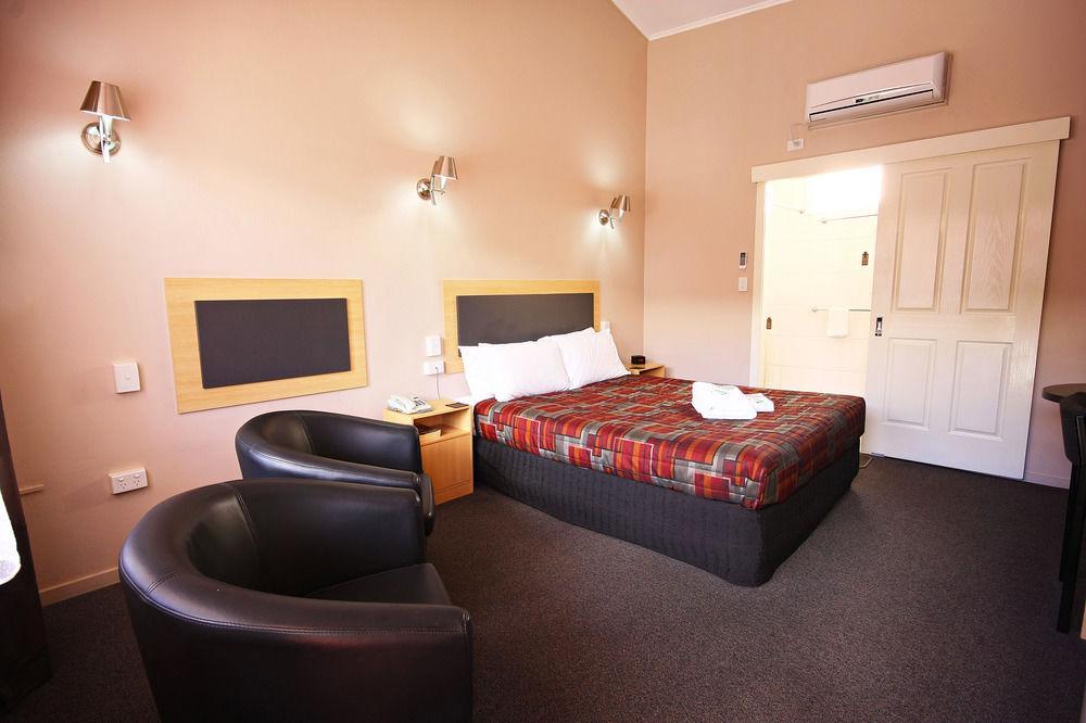 Downs Motel Тувумба Екстер'єр фото