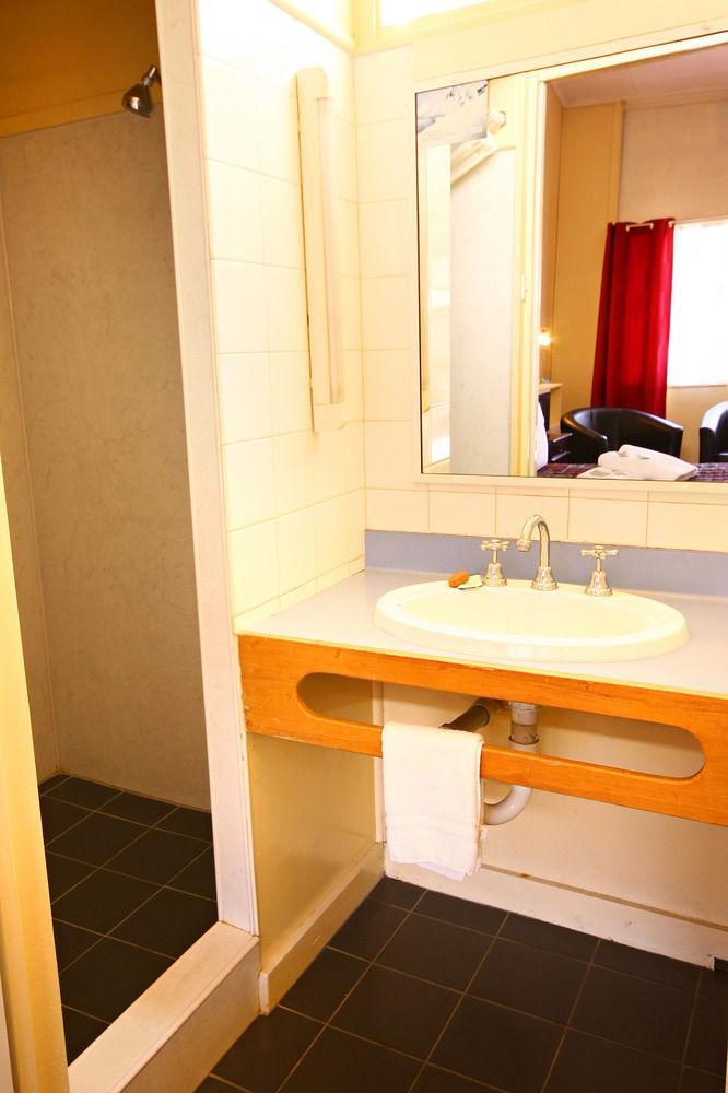 Downs Motel Тувумба Екстер'єр фото