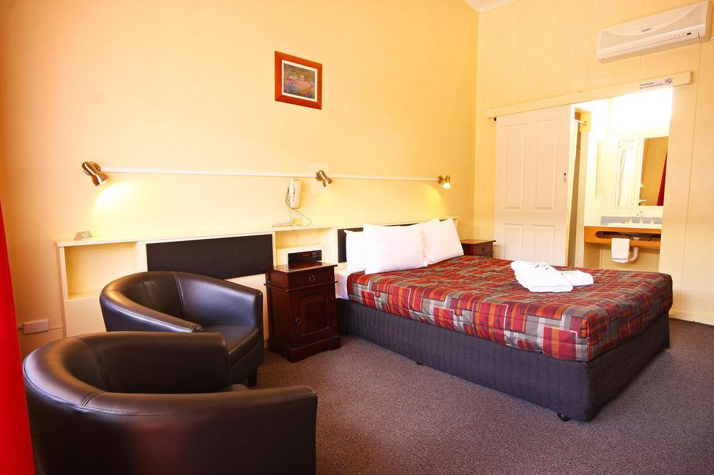 Downs Motel Тувумба Екстер'єр фото