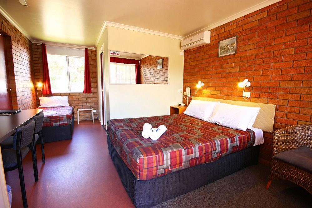 Downs Motel Тувумба Екстер'єр фото