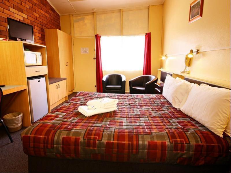 Downs Motel Тувумба Екстер'єр фото