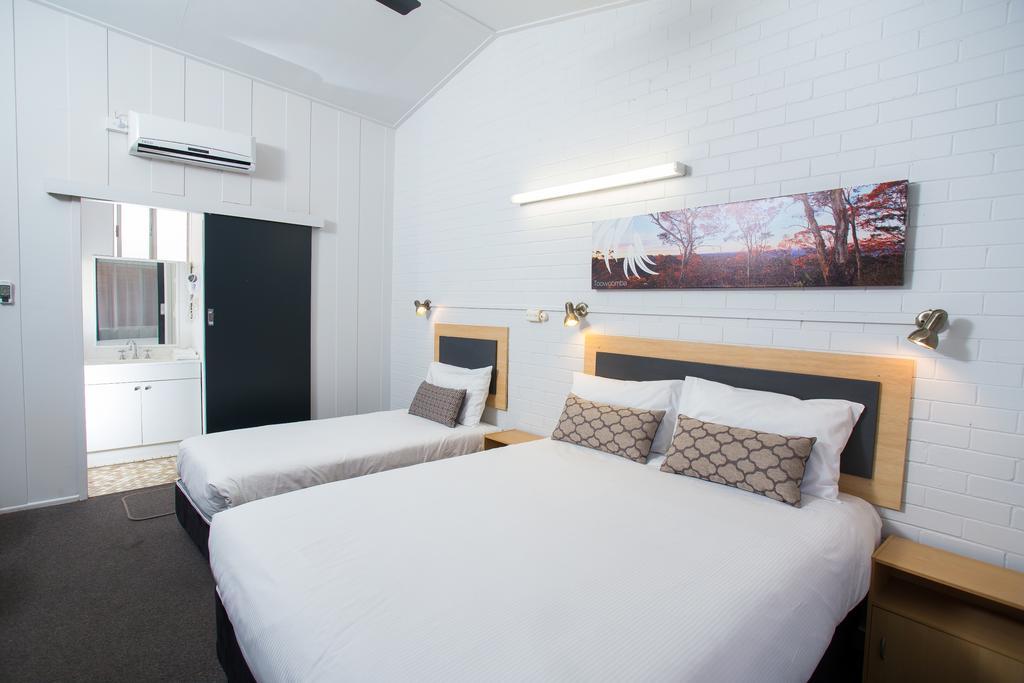 Downs Motel Тувумба Екстер'єр фото