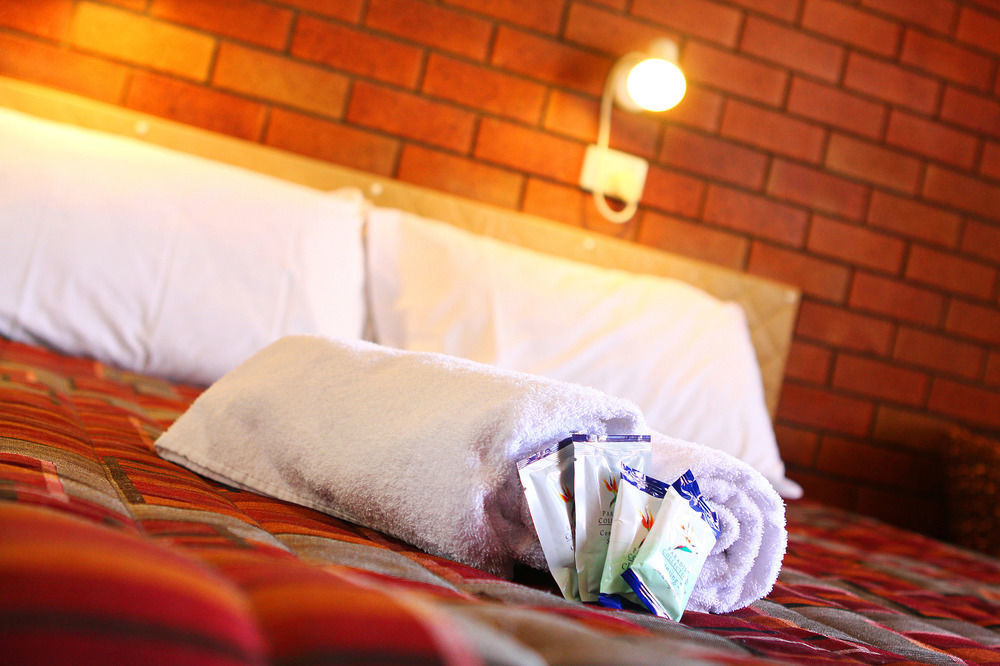 Downs Motel Тувумба Екстер'єр фото