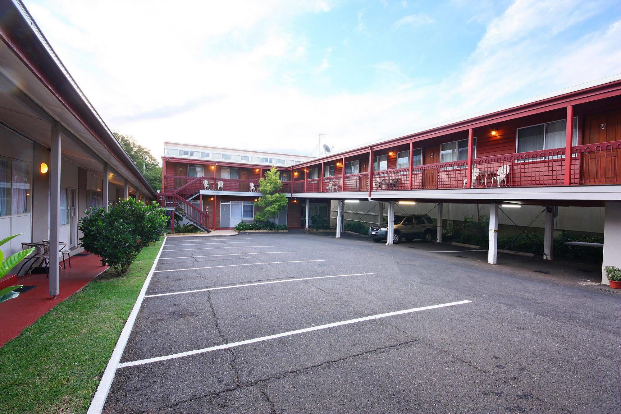 Downs Motel Тувумба Екстер'єр фото