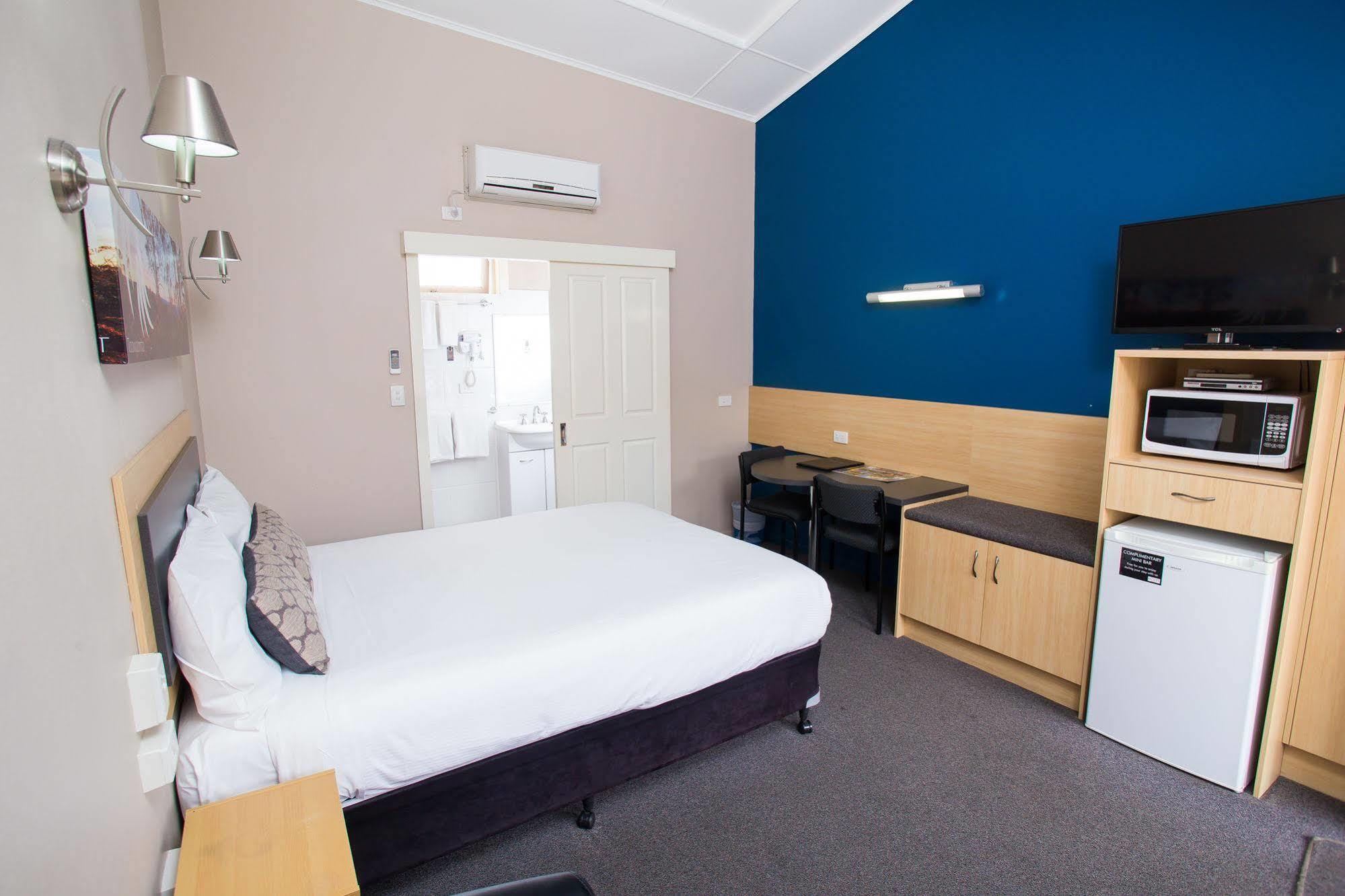 Downs Motel Тувумба Екстер'єр фото