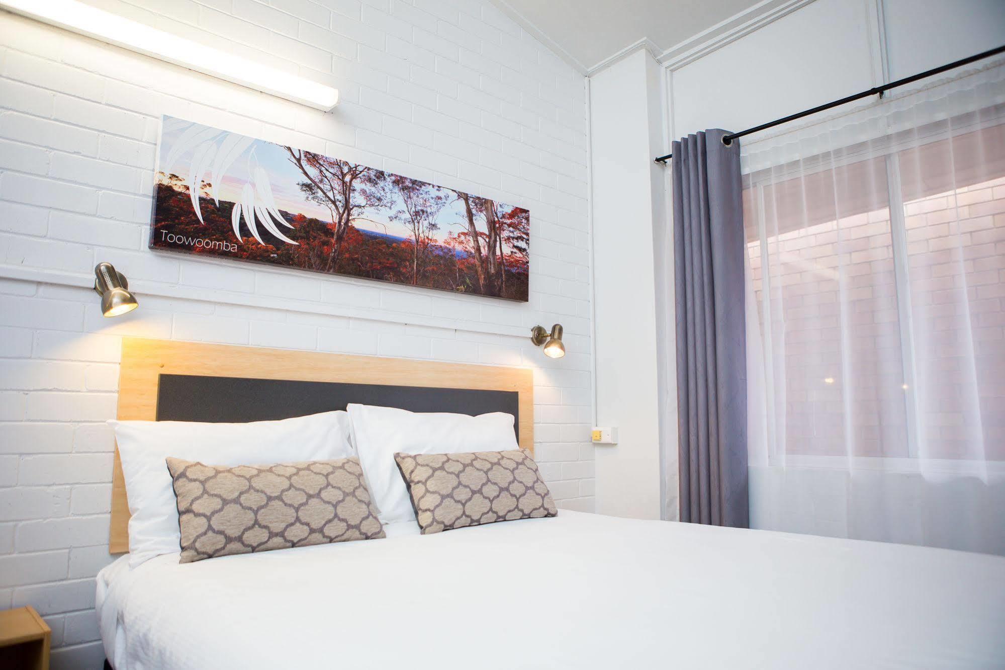 Downs Motel Тувумба Екстер'єр фото