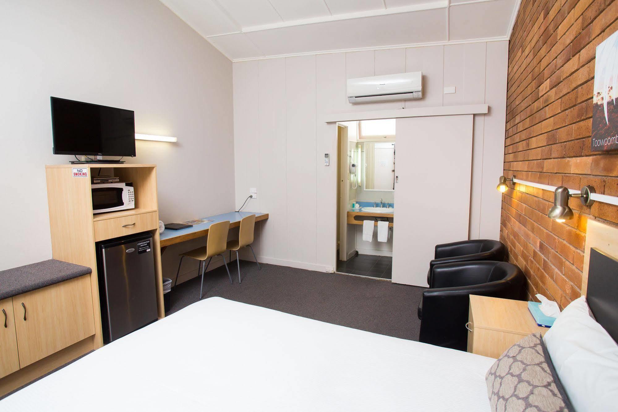 Downs Motel Тувумба Екстер'єр фото