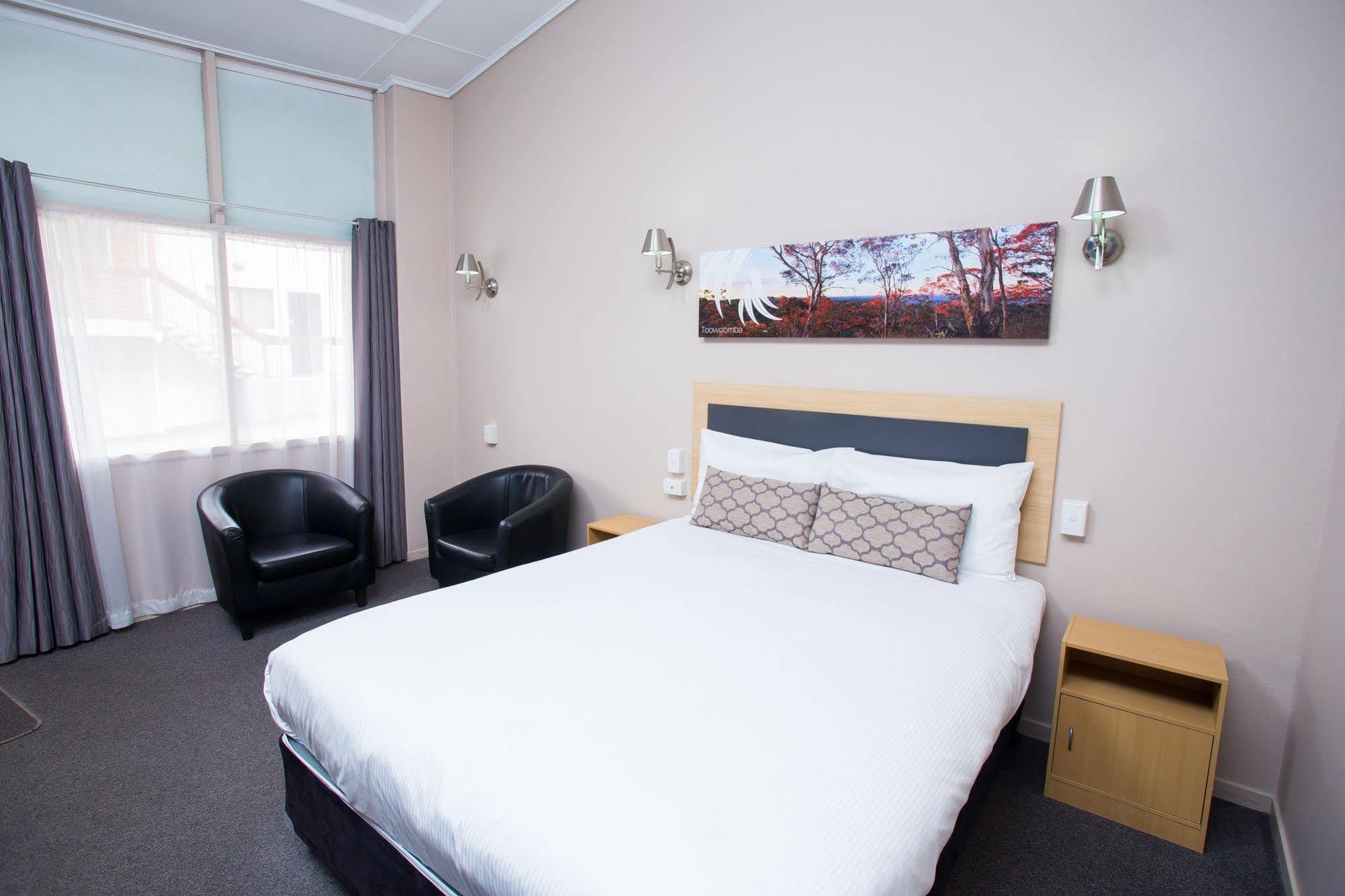 Downs Motel Тувумба Екстер'єр фото