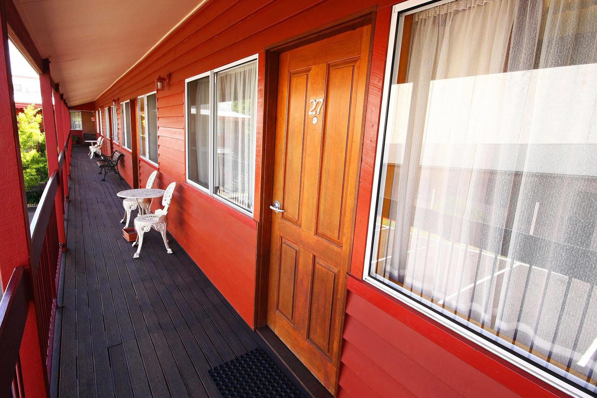 Downs Motel Тувумба Екстер'єр фото