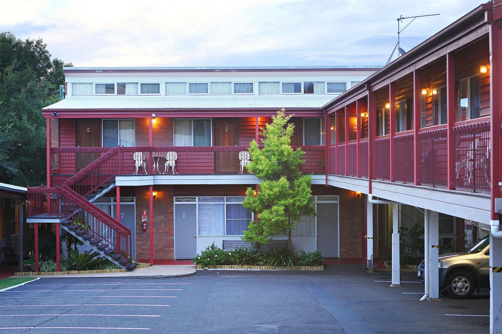 Downs Motel Тувумба Екстер'єр фото