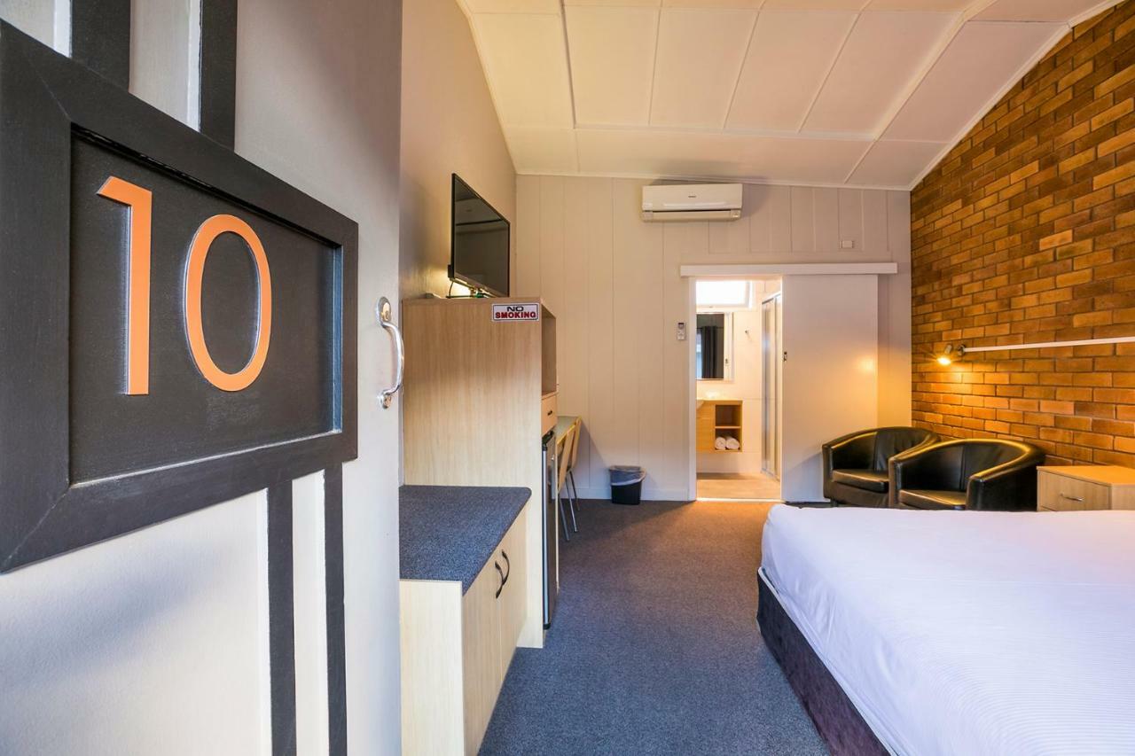 Downs Motel Тувумба Екстер'єр фото