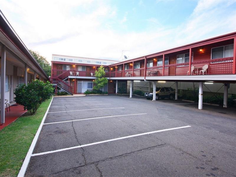 Downs Motel Тувумба Екстер'єр фото